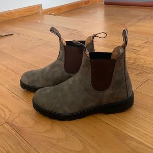Size 9 (Aus 6) Blundstone Chelsea Boots 585